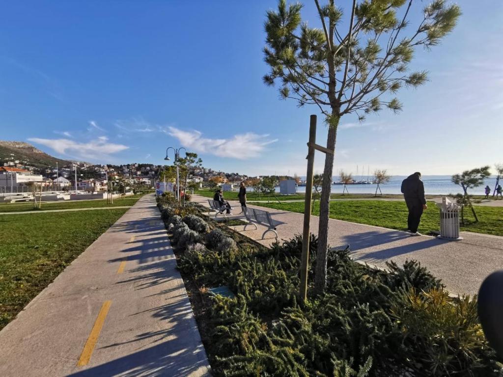Apartments One Palm Podstrana Luaran gambar