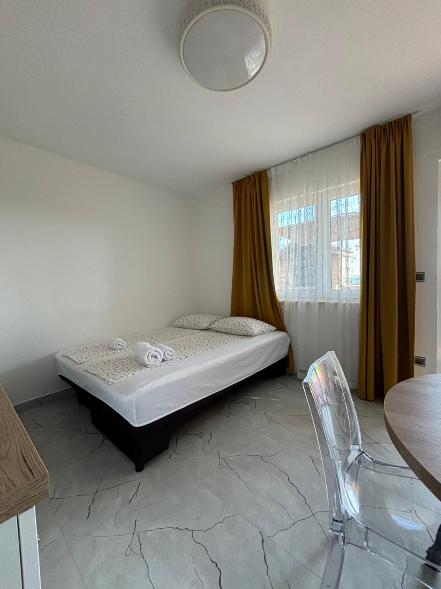 Apartments One Palm Podstrana Luaran gambar