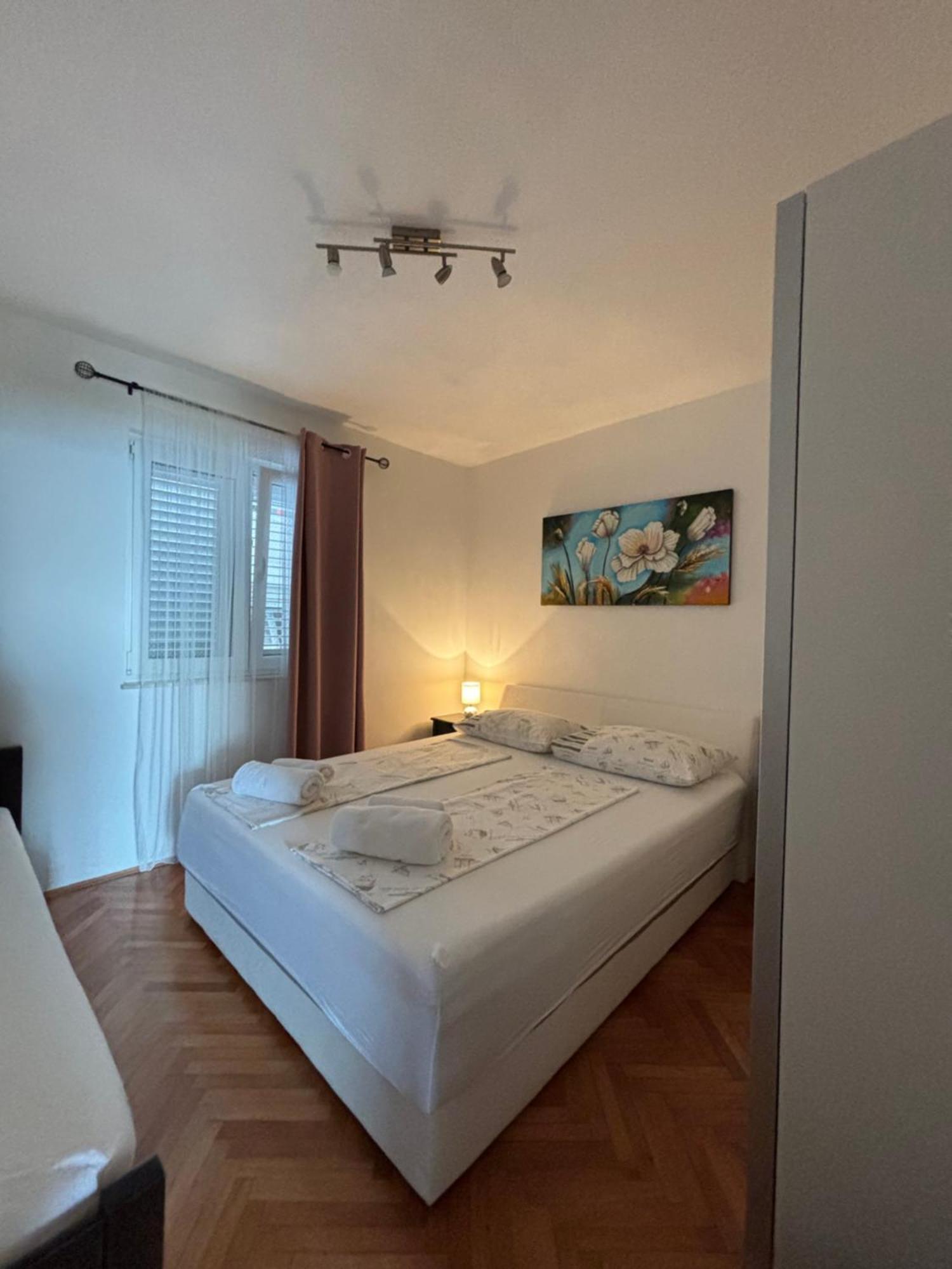 Apartments One Palm Podstrana Luaran gambar