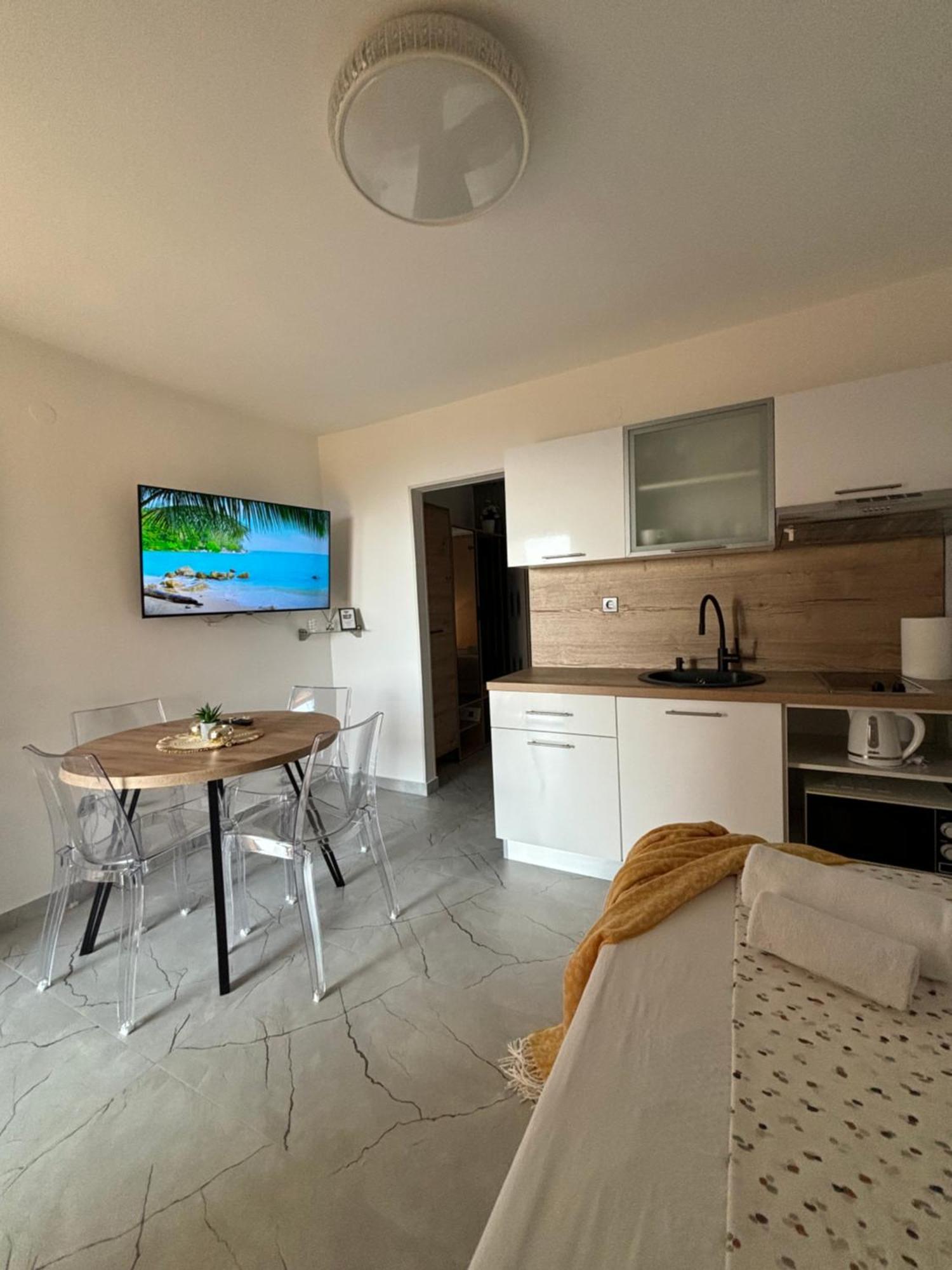 Apartments One Palm Podstrana Luaran gambar