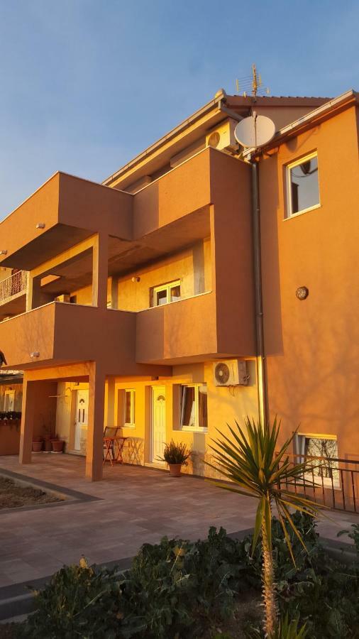 Apartments One Palm Podstrana Luaran gambar